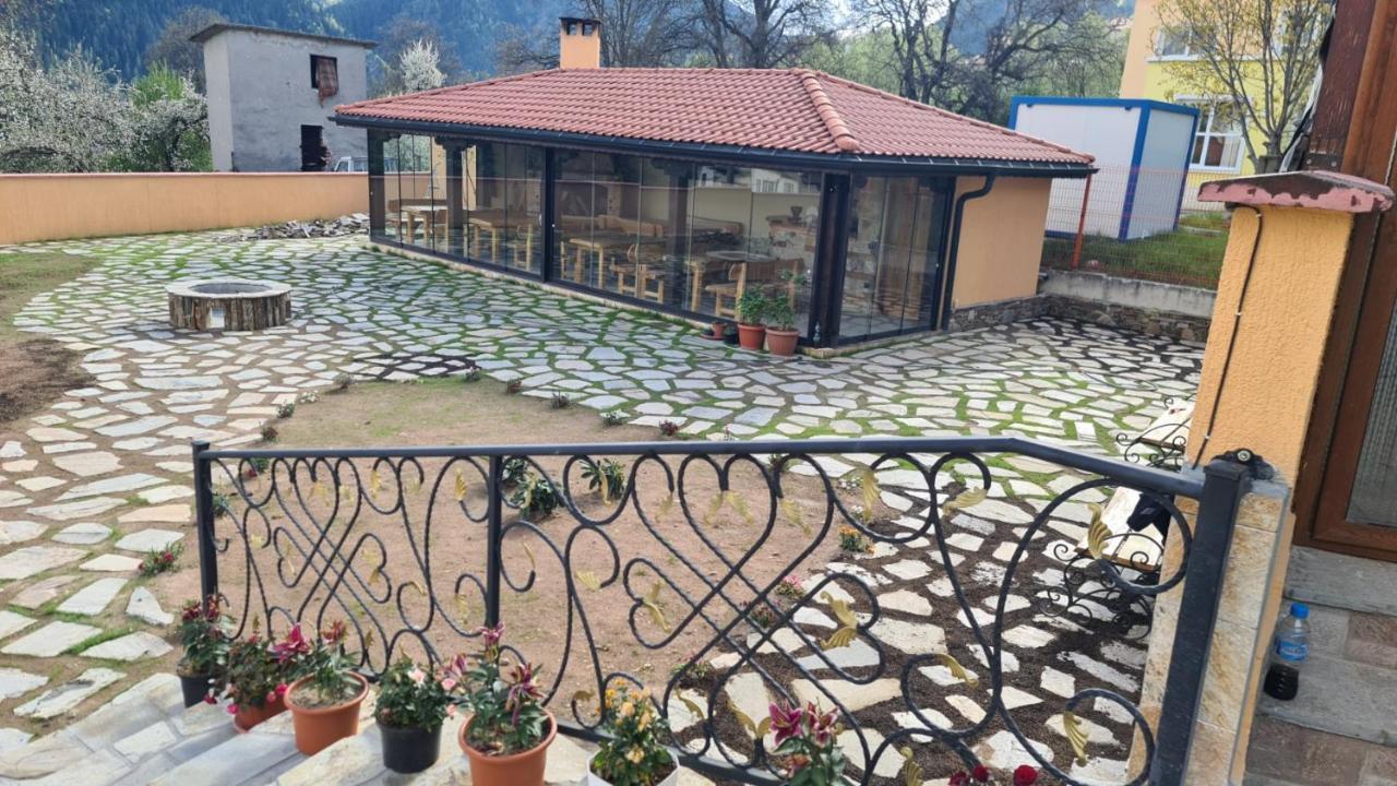 Guesthouse Nefertiti 斯莫梁 外观 照片