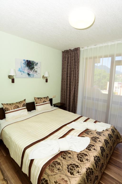 Guesthouse Nefertiti 斯莫梁 外观 照片